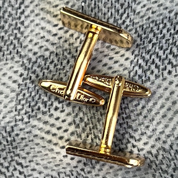 Auth. Christian Dior Logo Gold Tone Cuffs Vintage authentic cufflinks - Picture 9 of 11
